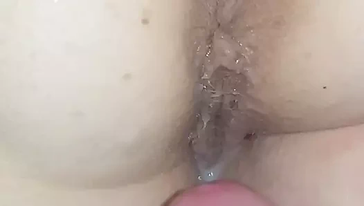 Krem pasta tüm üzerinde ona sıkı delik