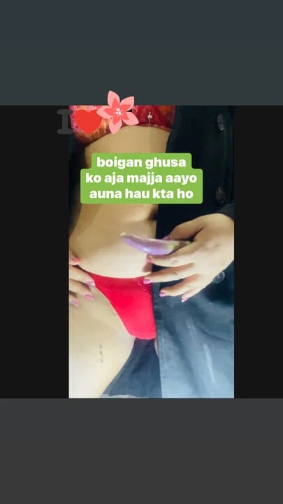 Hintli kız evde patlıcanlı 🍆 seks yapıyor