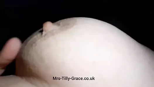 Sert ve hassas meme ucu