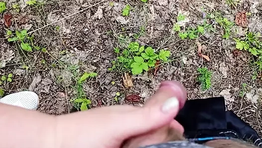 Bir arkadaşım parkta sikimi emiyor ve döl yutuyor