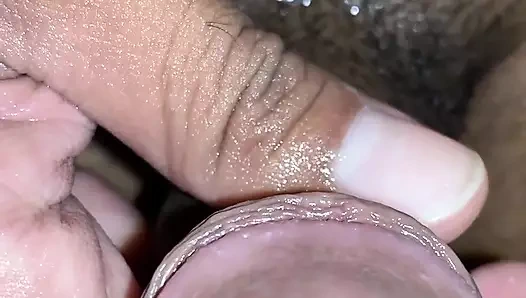 Trans kız yüzüne işiyor