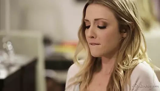 Karla kush cheats üzerinde ona lezbiyen eş ile georgia jones