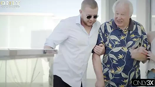 Şehvetli sarışın Mary Monroe zengin adamla harika seks premium edit only gold digger