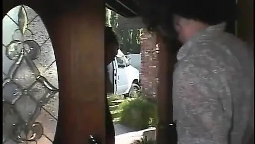 Mükemmel kızıl saçlının büyük delikleri var