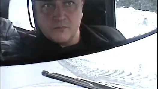 Sıcak sarışınla araba saçmalığı