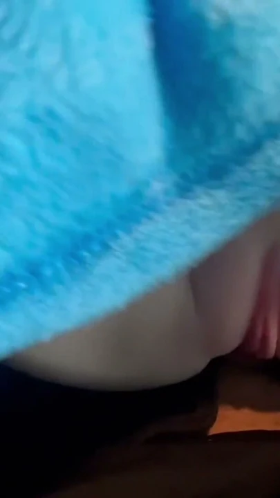 Seksi adam minyon bir kızı sikiyor | Bölüm 1