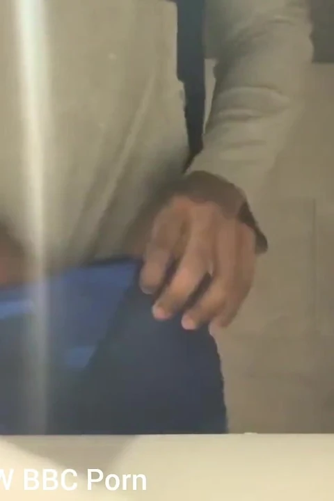 Eş değiştirme okşuyor büyük zenci yarağımı tokatlıyorum sert boşalıyorum
