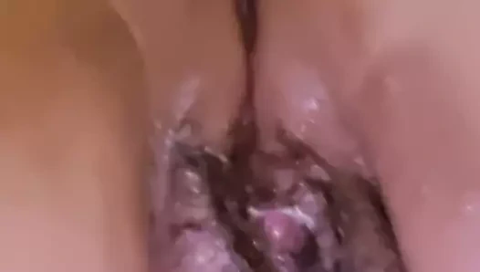 Banyoda eğlence. Anal dildo ile sikişiyor  482,367