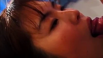 Seksi sürtük Misato Nakayama sakso çekiyor!