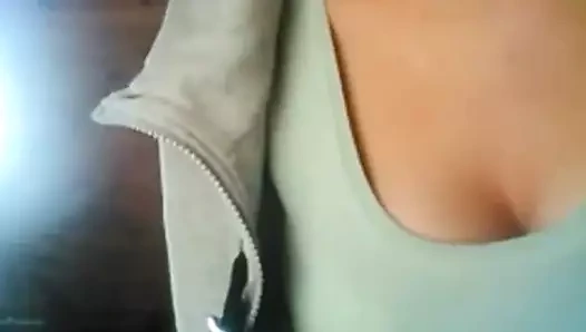 İğrenç titten - büyük göğüsler