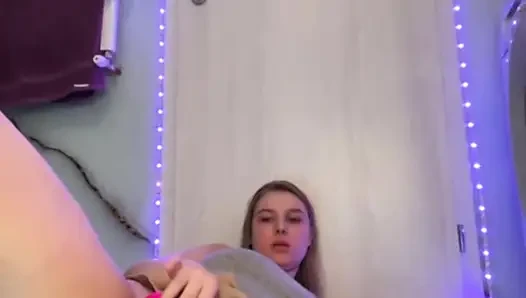 Fingering pussy and bouncing huge natural tits jucielussie