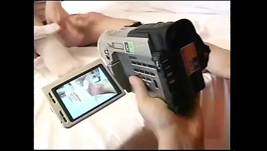 İki genç azgın nostaljik sürtük amlarına dildolarla mastürbasyon yapıyor