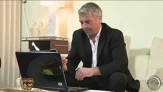 Honey Winter, en iyi porno aktrisi, bir yandan birkaç Euro kazanıyor