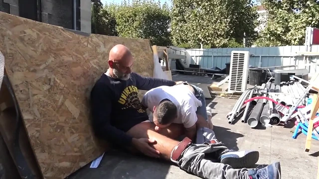Genç eşcinsel babası tarafından döllenmeyi kabul etti