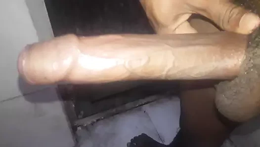 Evde kimse olmadığında hizmetçi önünde cumshot