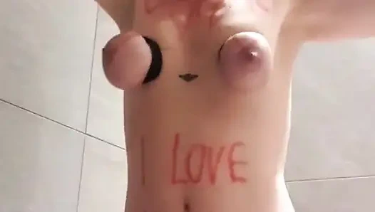 Elektrikli Oyuncaklarla Banyoda Orgazm