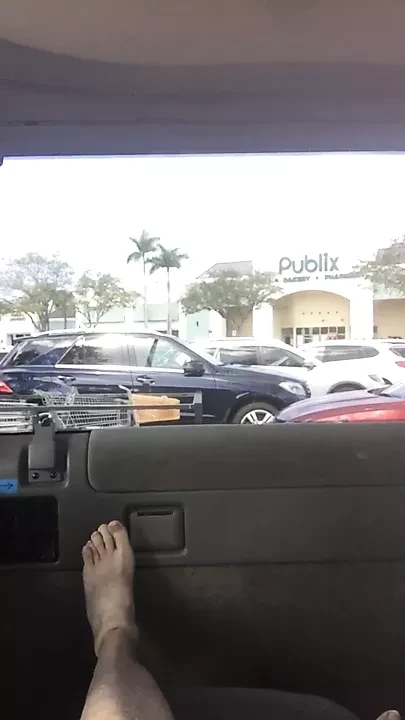 Otoparkta çıplak
