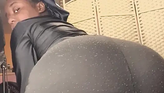 Bugün FaceTime görüntülü görüşmesinde bir hayranımı sikiyorum