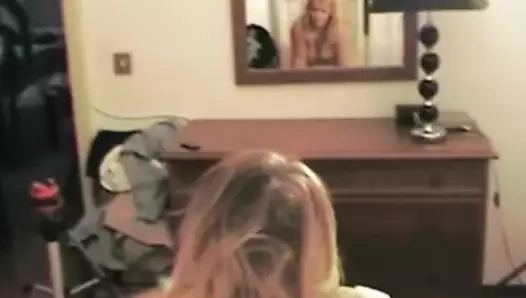 Ayna, ayna duvardaki arzu vizyonuyla sikişiyor