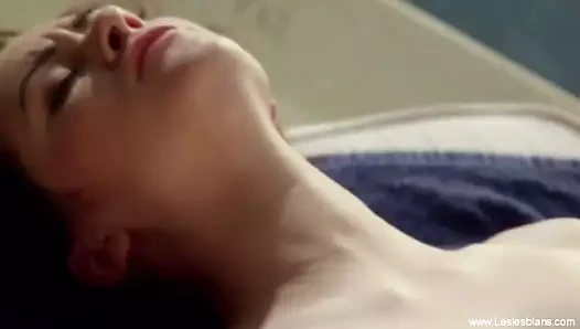 Aşık güzel Rumen lezbiyenler - açık havada parmaklıyor