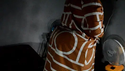 Sakso çektikten sonra bu iri güzel kadının büyük götüne mastürbasyon yapıyorum