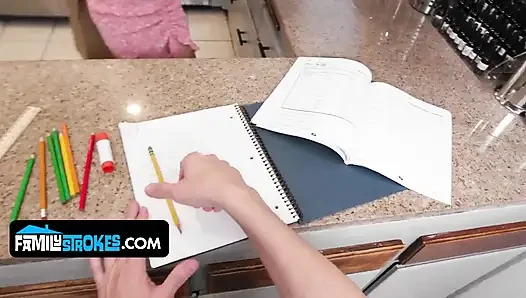 Üvey anne Angelina Paskalya yumurtası avlarını sert bir sikiş seansına dönüştürüyor