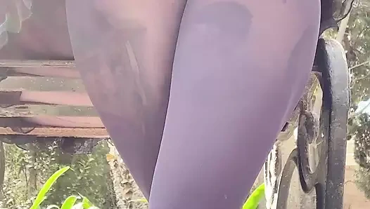 Şehvetli bahçe azdırma: külot yok, sadece külotlu çorap