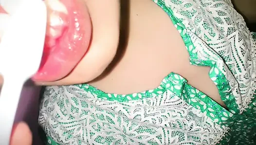 Arap üvey anne üvey oğluyla seks yaptıktan sonra tuvalete işiyor