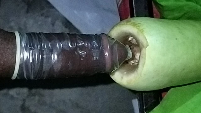 Bebeğim kaçtığında sebzelerle seks yaptım.