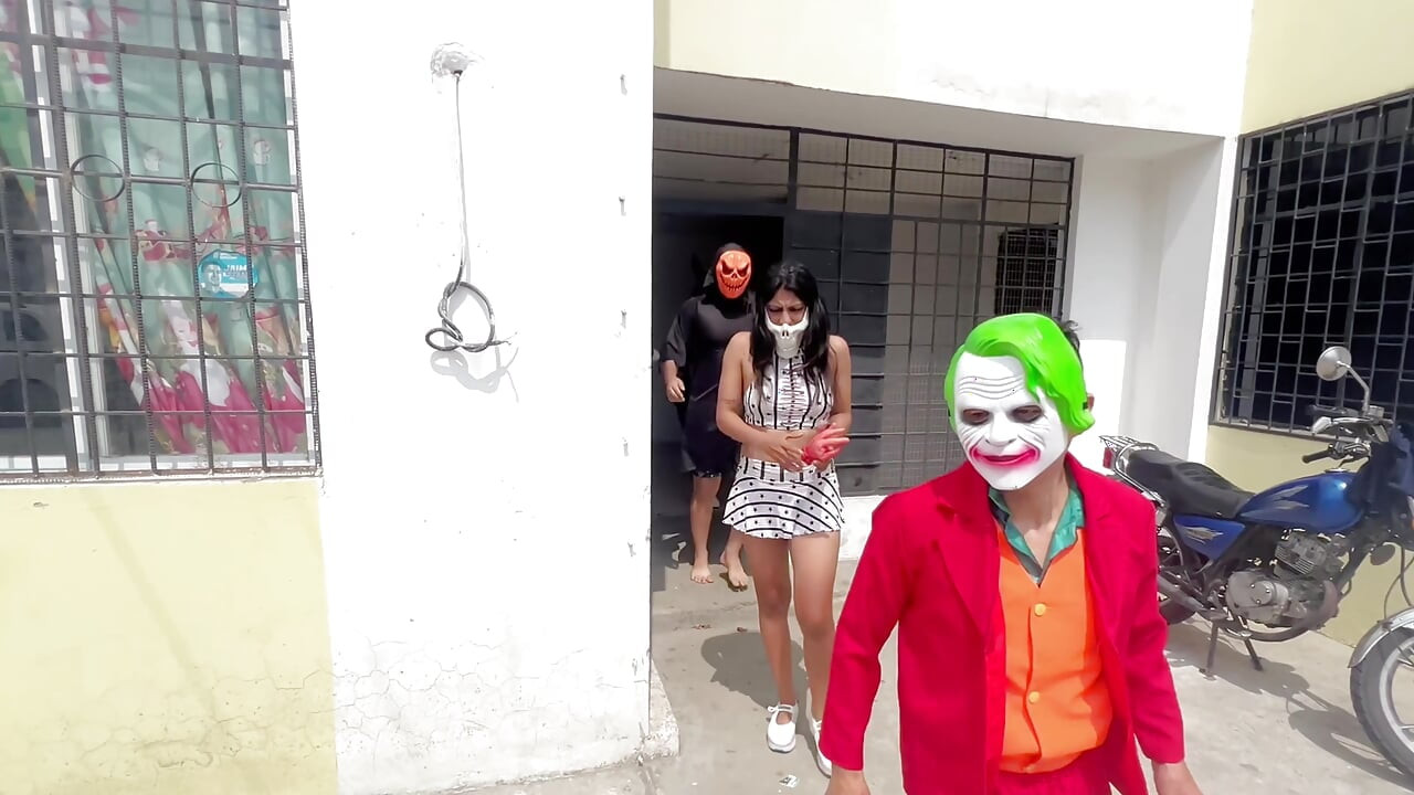 Cadılar bayramında ne yaptığımıza bak, lezzetli bir dörtlü grup sekste çok fazla bilgi ve orgazm.