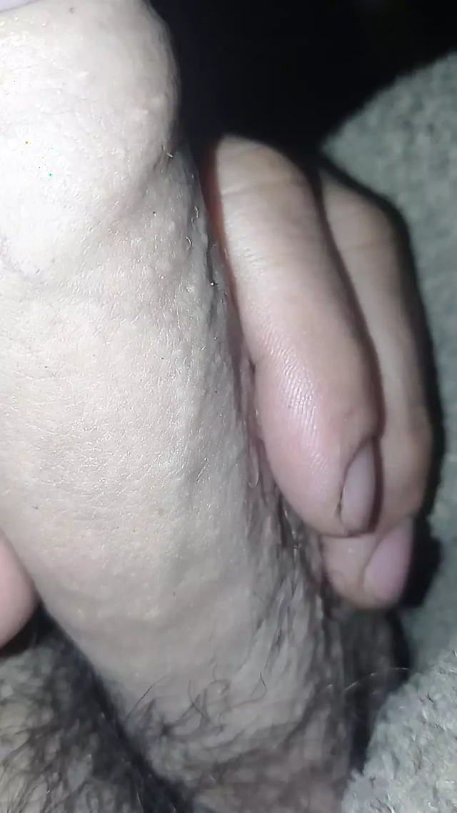 Kayınpederim harika anal seks hakkında düşünürken kendime harika bir handjob veriyorum