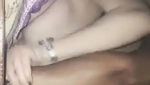 Hintli üvey kız kardeş domaltarak sert sikiliyor