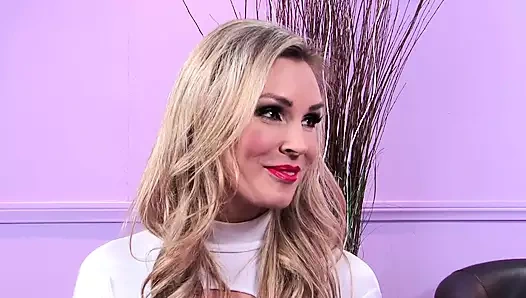 Tanya Tate ve Zoey Holloway lezbiyenlerin dili amcık üzerinde