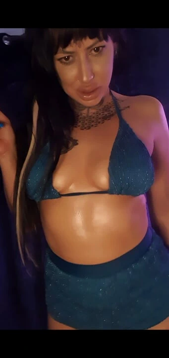 Egzotik dans striptiz - sigara içen hatun!