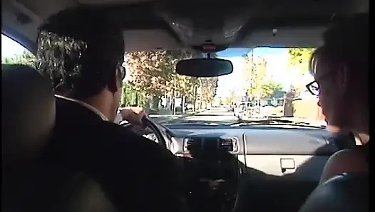 Randy sürtük yarak emiyor ve parkta bankta amını siktiriyor ve sonra döl içiyor