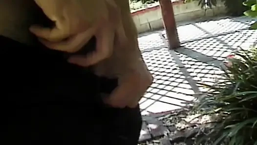 Fransalı bu hatun sikilmeden önce oynamayı seviyor