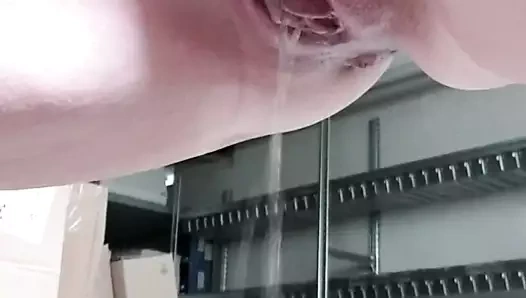 Julie'nin depoya çişi