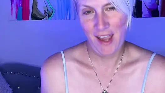 I Can't Sleep So StepMommy Gave Me A Good JOI
