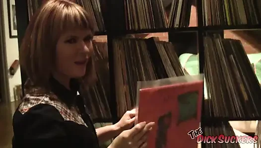 Kızıl saçlı Claire Robbins'in doğaçlama sakso