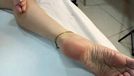 Güzel tabanlar, lezzetli ayaklar, büyük bacaklar, büyük göt