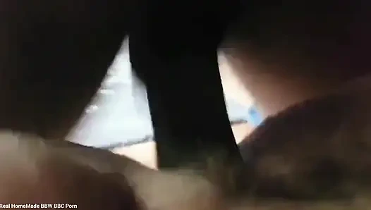 Une SSBBW polonaise se fait défoncer les jambes en agrippant le ventre de Jer