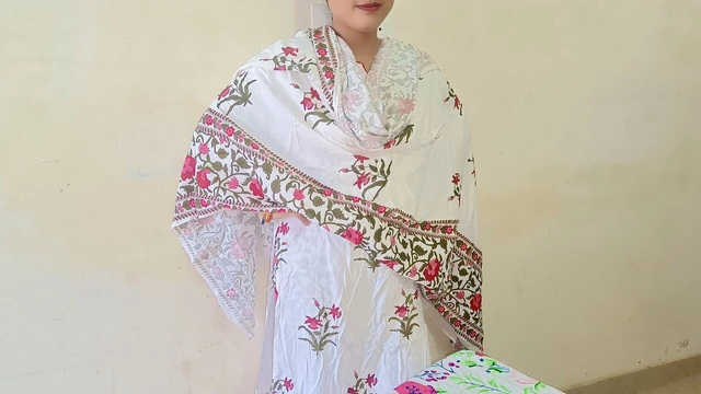 Симпатичная индийская подруга дези трахается в ее доме, моя подруга сосала член сегодня и оставила его jourly раком