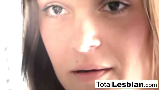 Iki dik lezbiyenler sikme at the araba garaj