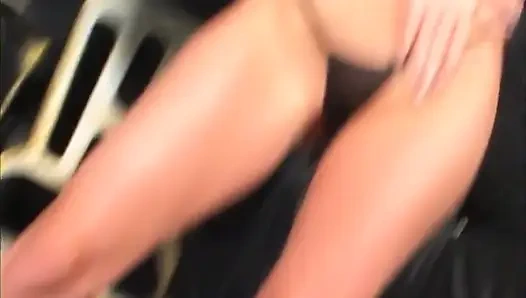 Sıkı amcıklı harika seksi büyük memeli orta yaşlı seksi kadın büyük sert yarakla sikiliyor ve içine boşalıyor