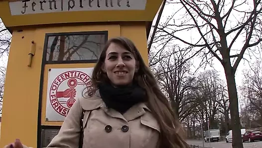 Maksimum zevk için seksi esmer domaltmalı