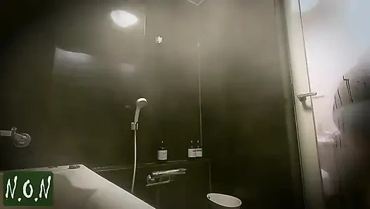 Yabancı, kariyer teklifini indirdikten sonra gizli bir yan iş