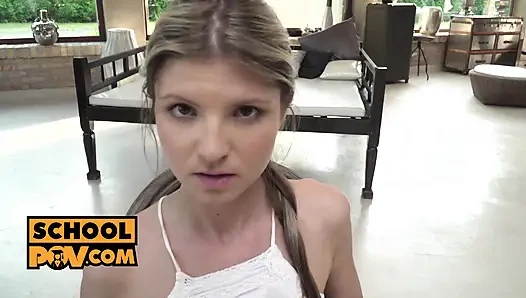 Gina Gerson öğretmen yarağı tarafından baştan çıkarılan taze genç amcık - itspov