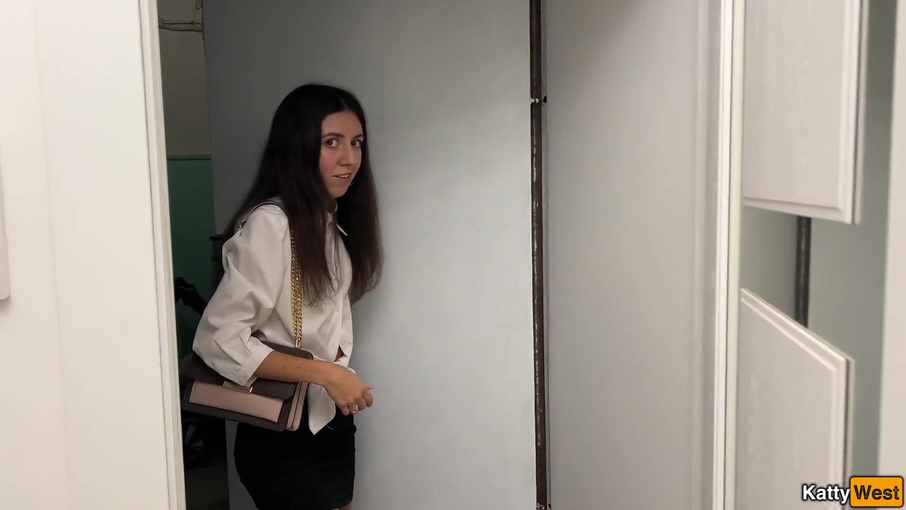 Married Girl Cheats on Her Husband with a Masseur Right on the Table