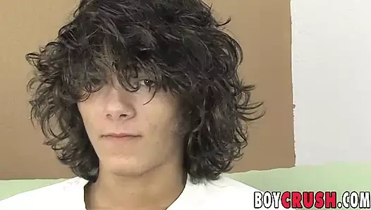 Kyros Christian dildoya binerken ve mastürbasyon yaparken boşalıyor