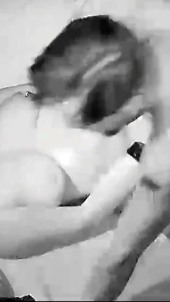 Незабываемый момент из "Палец в моей заднице и елда в моей киске, чтобы сделать меня достаточно мокрой, чтобы наполнить меня кримпаем"